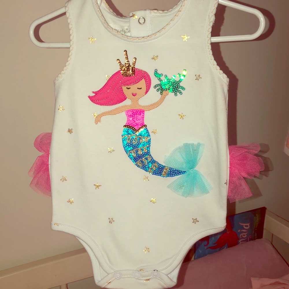 Baby girl 6-9M outfit!